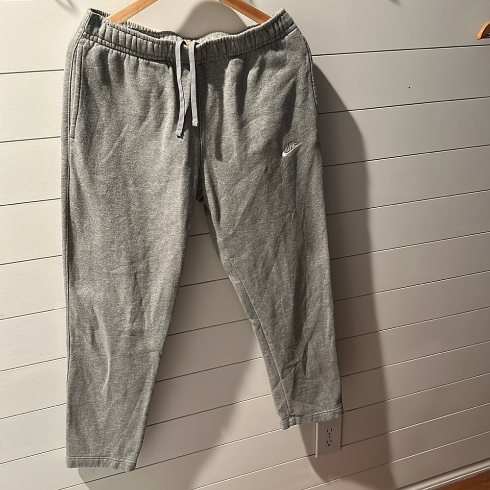 Nike men’s fleece tapered sweat pants